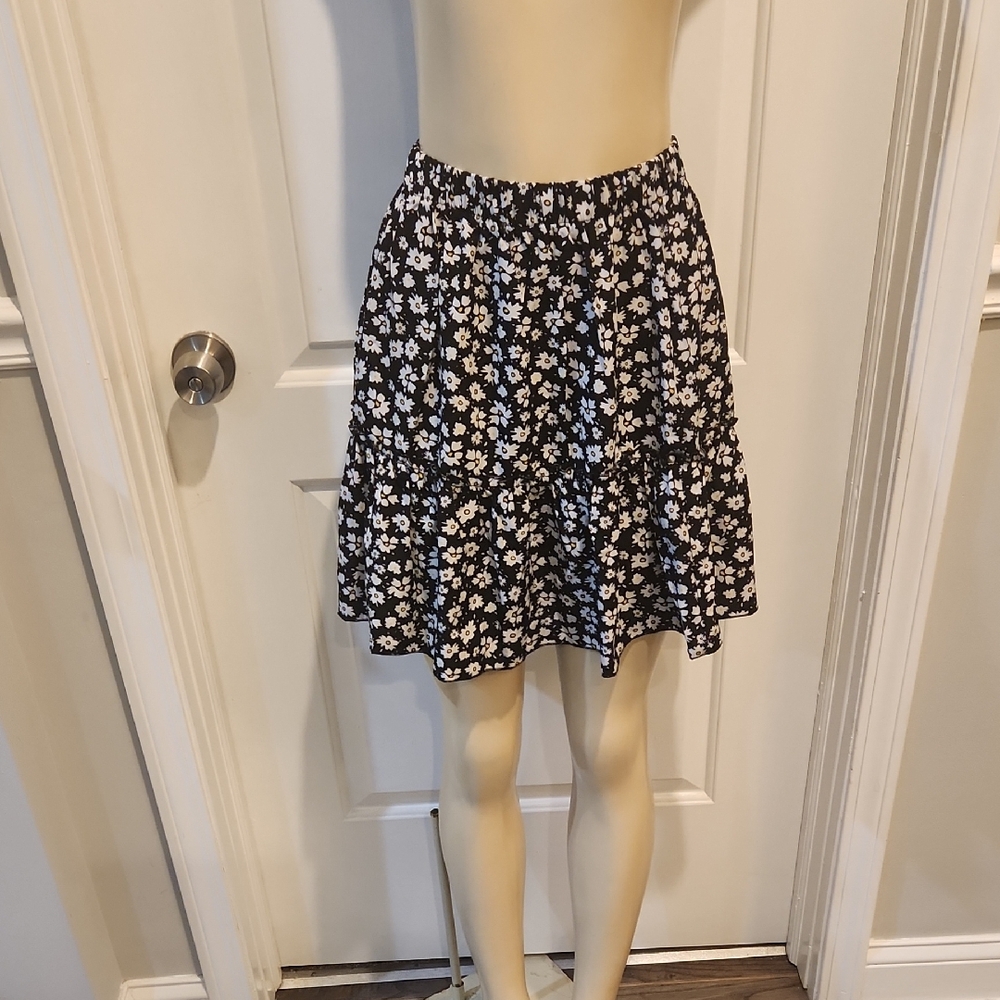 SHEIN Black and White Tiered Skater Mini Skirt